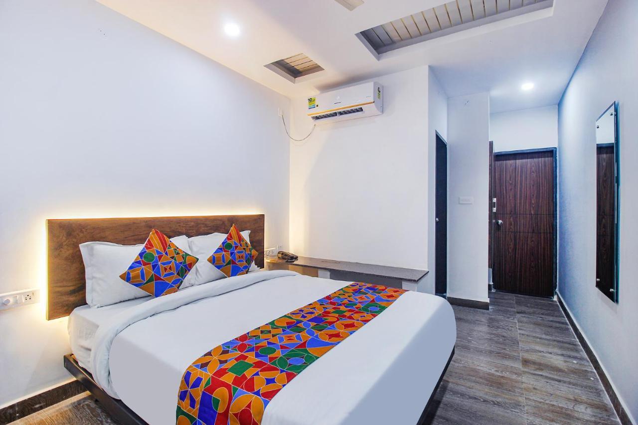 Fabhotel W Grand Suites - Nr Lanco Hills, Manikonda Hyderabad Exterior photo