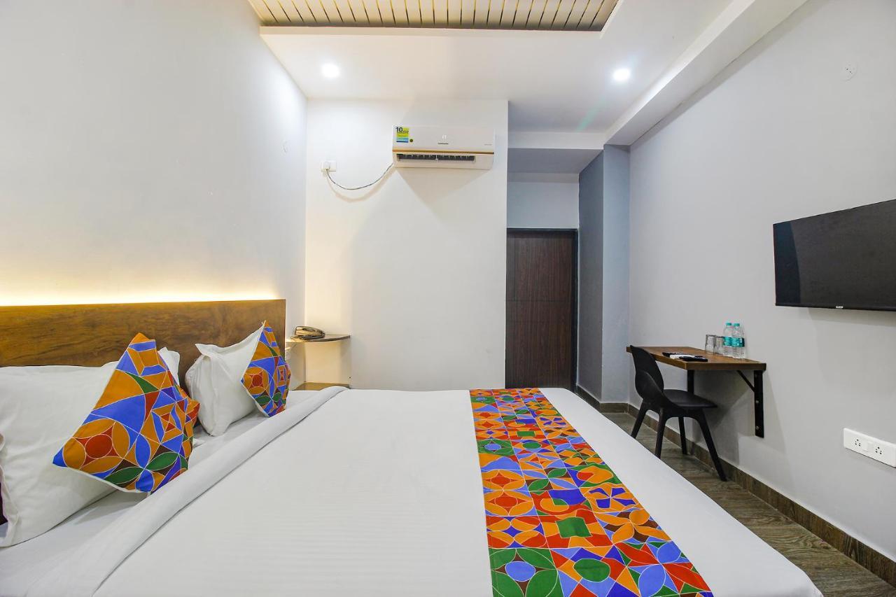 Fabhotel W Grand Suites - Nr Lanco Hills, Manikonda Hyderabad Exterior photo