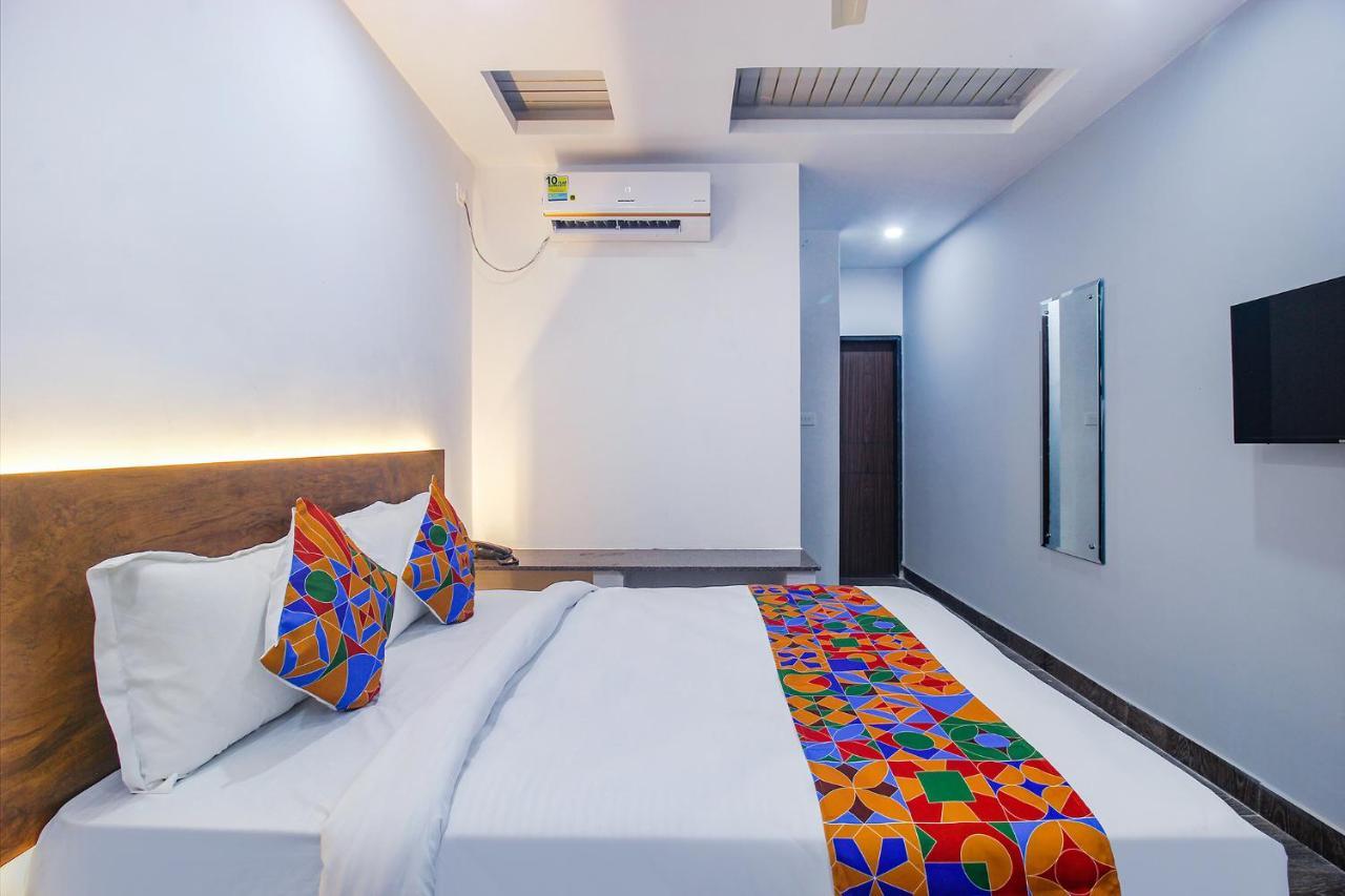 Fabhotel W Grand Suites - Nr Lanco Hills, Manikonda Hyderabad Exterior photo